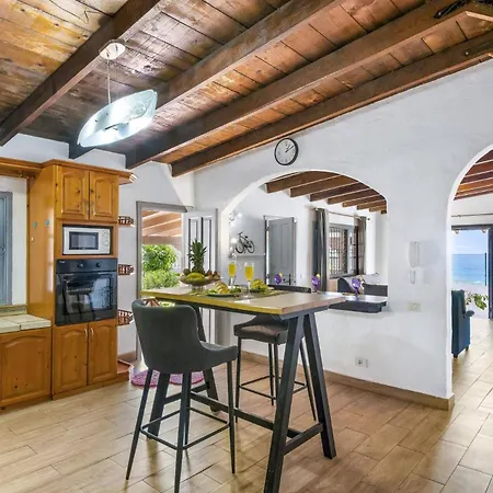 Villa Colmena By *